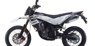 KSR Moto TR 125 X 2017 vs Aprilia RS4 50 2016